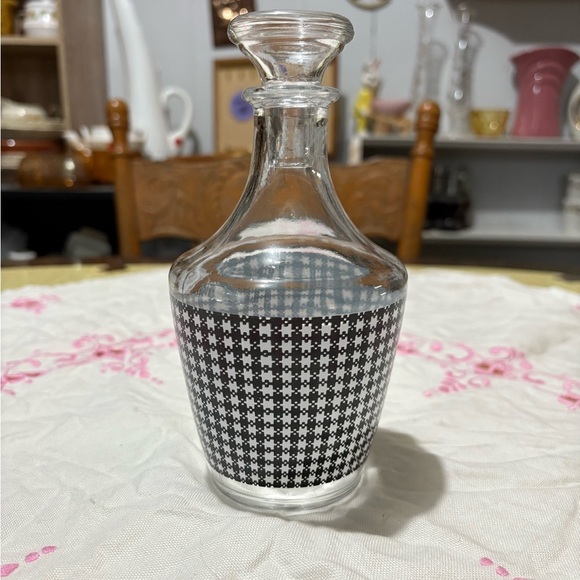 Vintage Stylish Glass Decanter with Checkered Design - Picture 1 of 7